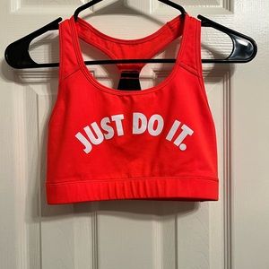 NWOT Nike Sports Bra Size Medium
